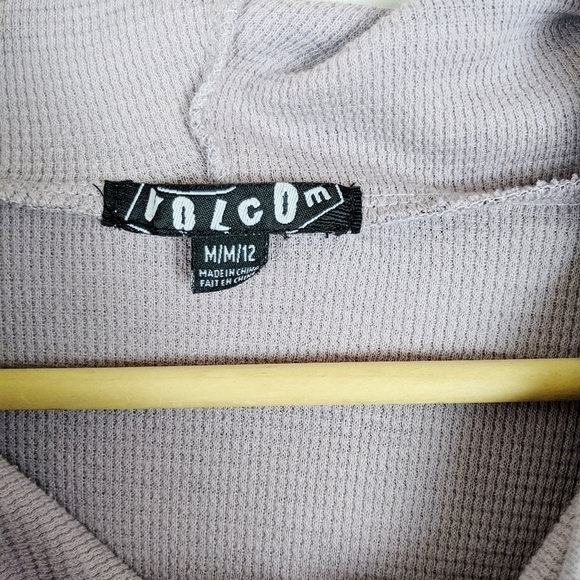 Volcom Pink Black striped hoodie
Long sleeve medium - Picture 4 of 5